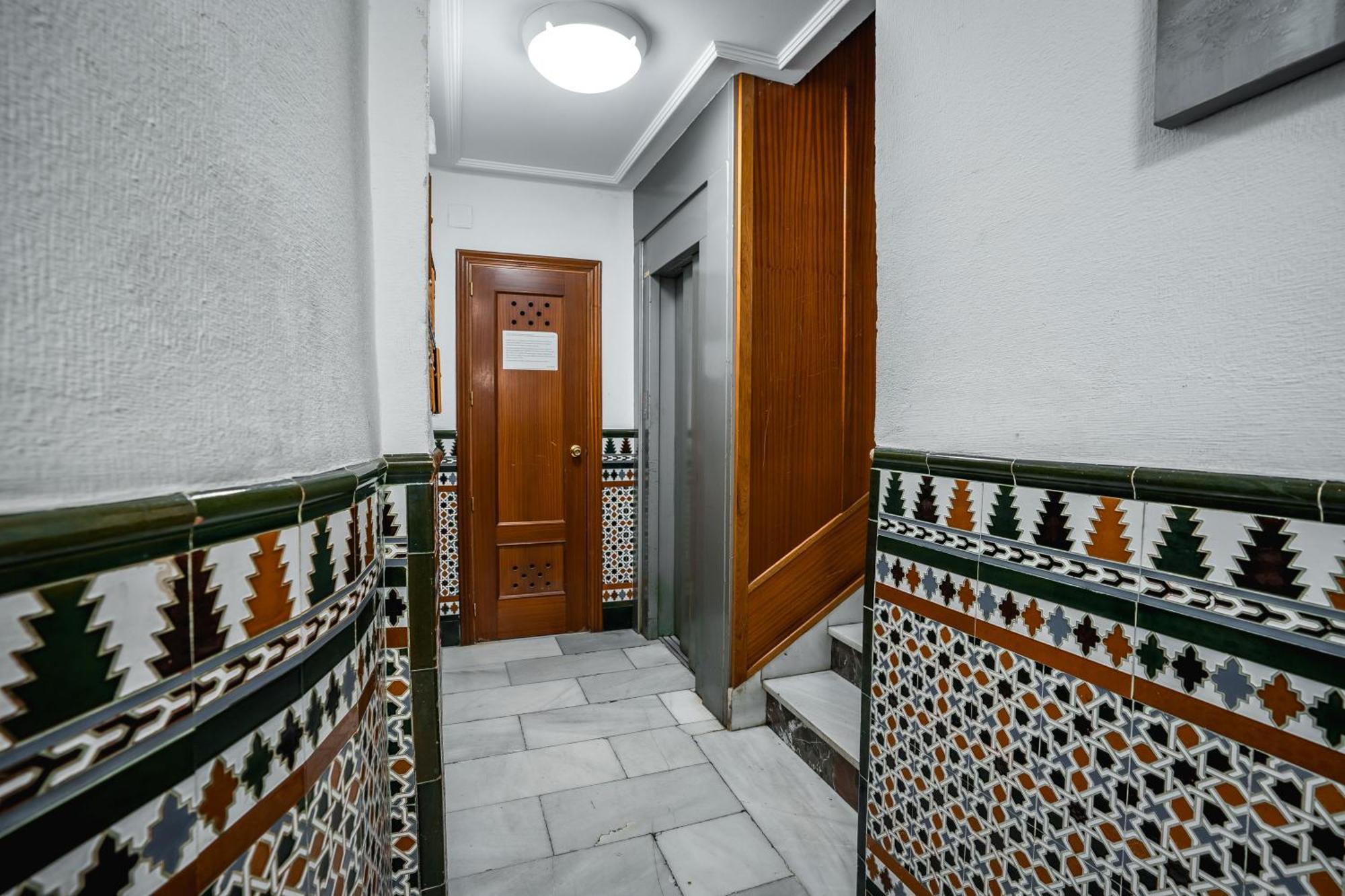 Апартаменты Qh Ayuntamiento Гранада Экстерьер фото